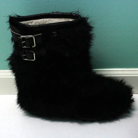 Chanel  faux fur boots with leather trim and rubber soles Black Size 38 - Picture 4 of 6